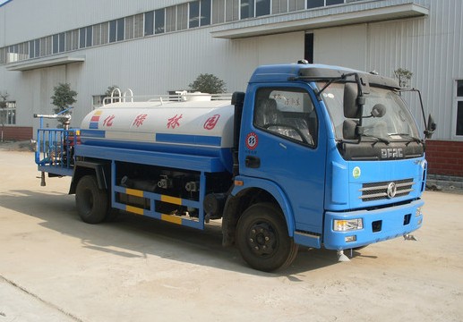 多功能灑水車(chē)生產(chǎn)廠(chǎng)家_8噸東風(fēng)多利卡農藥噴灑車(chē)價(jià)格