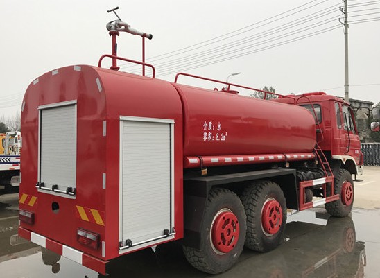 東風(fēng)六驅灑水車(chē)圖片 東風(fēng)六驅灑水車(chē)圖片