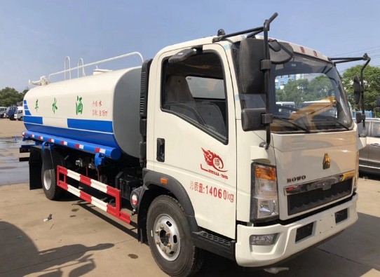 重汽豪沃12噸綠化灑水車(chē)廠(chǎng)家價(jià)格