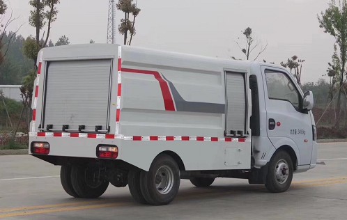 東風(fēng)途逸路面高壓清洗車(chē)高清圖片 東風(fēng)途逸路面高壓清洗車(chē)高清圖片