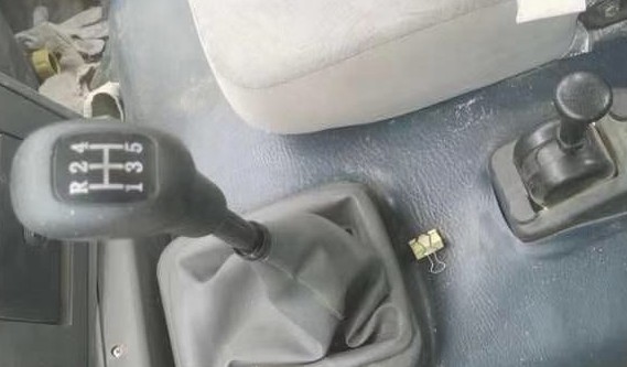 東風(fēng)12噸帶手續灑水車(chē) 東風(fēng)12噸帶手續灑水車(chē)
