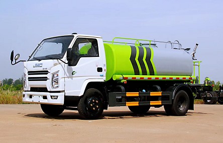 5噸灑水車(chē)尺寸_國六江鈴新順達5方綠化灑水車(chē)廠(chǎng)家價(jià)格