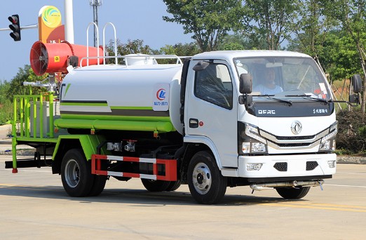 5噸灑水車(chē)型號及價(jià)格_國六5噸東風(fēng)多利卡帶霧炮灑水車(chē)廠(chǎng)家價(jià)格