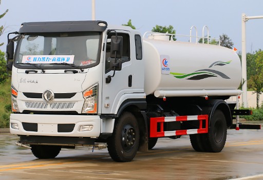 12方灑水車(chē)需要什么駕駛證_國六12噸東風(fēng)專(zhuān)底D1L綠化灑水車(chē)廠(chǎng)家價(jià)格