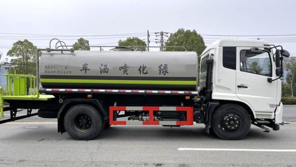 國六東風(fēng)天錦灑水車(chē)側面 國六東風(fēng)天錦灑水車(chē)側面
