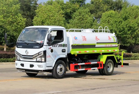 國六東風(fēng)多利卡5噸灑水車(chē)圖片 國六東風(fēng)多利卡5噸灑水車(chē)圖片